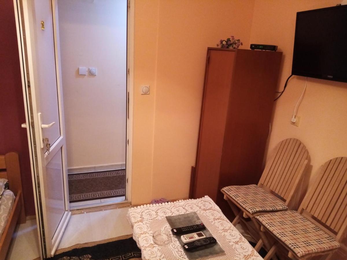 Guest House Mirijevski Konak Belgrado Exterior foto